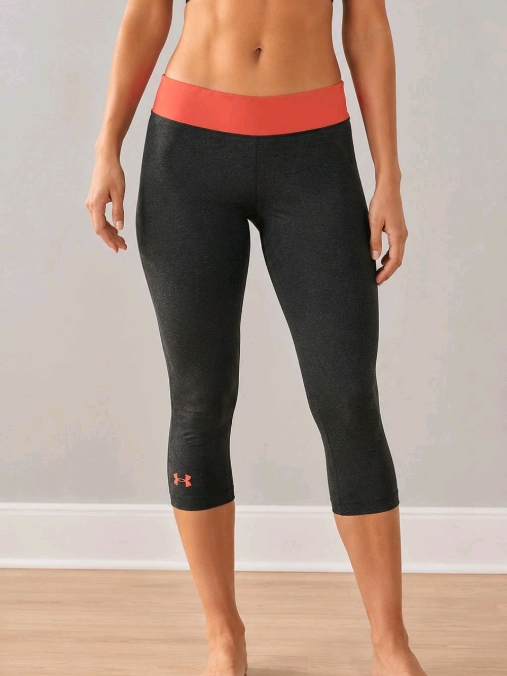Women's UNDER ARMOUR Compression Capri Leggings Black/Pink - Medium